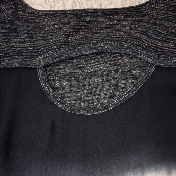 Language Monochrome Top - Picture 4 of 9